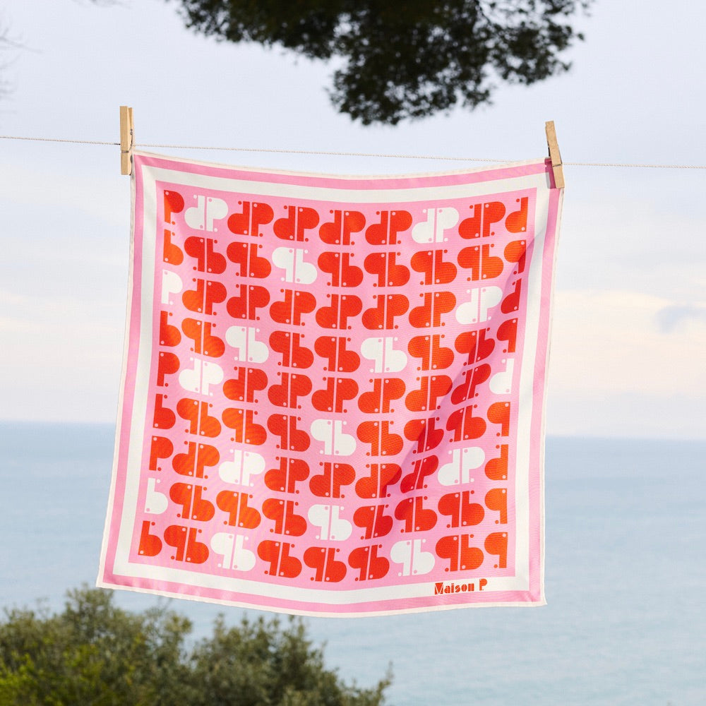 Carré en twill 100 % soie imprimé rose rouge et blanc 50 x 50 cm