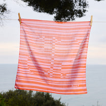 Carré en 100 % coton imprimé rose et rouge 50 x 50 cm